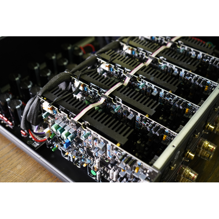 Model 5000x 5-Channel Amplifier Model 5000x 5-Channel Amplifier