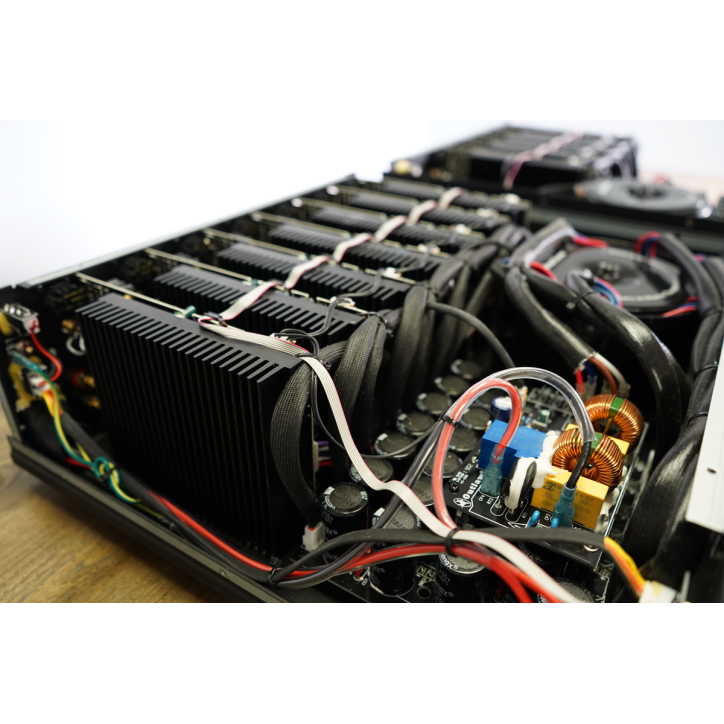 Model 7000x 7-Channel Amplifier Model 7000x 7-Channel Amplifier