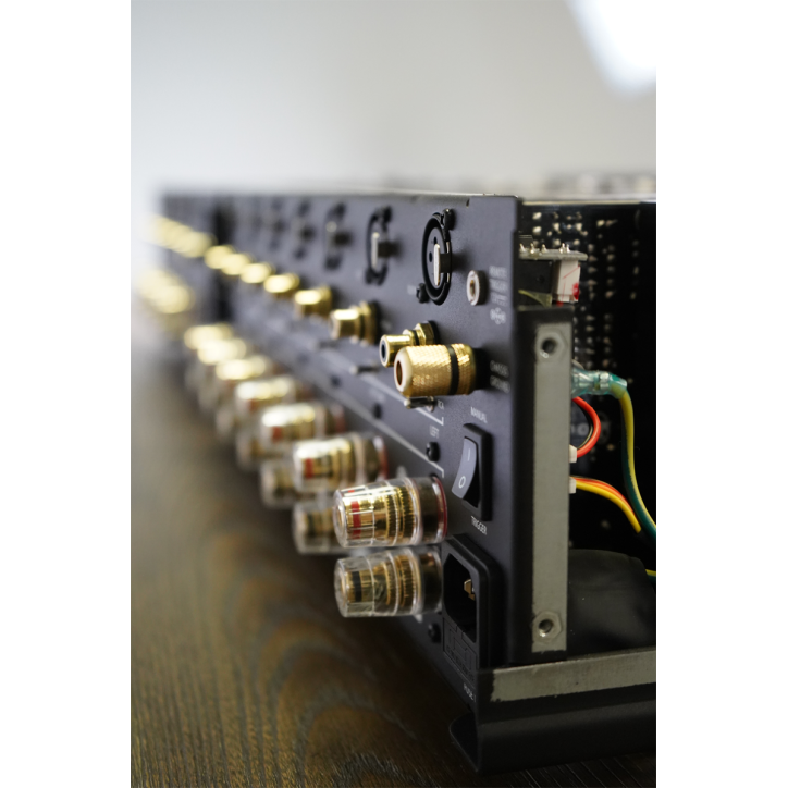 Model 7000x 7-Channel Amplifier Model 7000x 7-Channel Amplifier